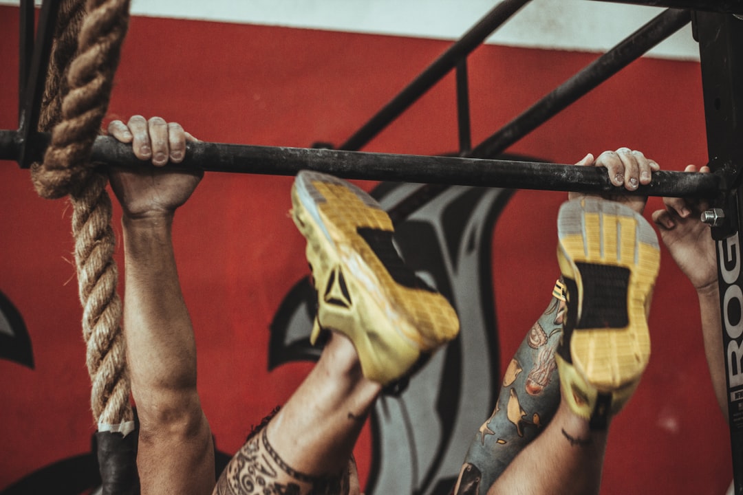 découvrez le crossfit, un entraînement intensif combinant force, endurance et agilité. rejoignez une communauté dynamique et transformez votre corps grâce à des exercices variés et stimulants adaptés à tous les niveaux. commencez votre parcours fitness dès aujourd'hui!