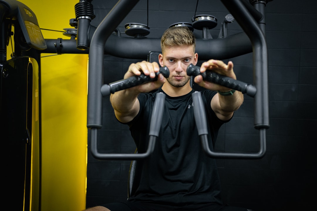 découvrez nos conseils et techniques efficaces pour maîtriser les pull-ups, un exercice clé pour renforcer le haut du corps. améliorez votre force, votre endurance et votre forme physique avec notre guide complet.