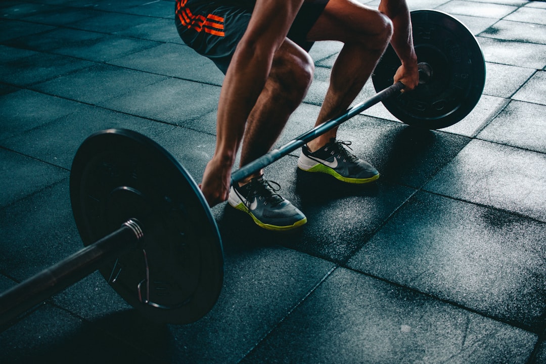 découvrez les pull-ups, un exercice essentiel pour renforcer le haut du corps. apprenez les différentes techniques, conseils d'entraînement et bienfaits pour sculpter vos muscles et améliorer votre condition physique.