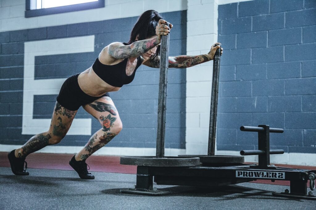 découvrez le crossfit, une méthode d'entraînement dynamique et variée alliant force, endurance et agilité. rejoignez notre communauté pour améliorer votre condition physique, repousser vos limites et atteindre vos objectifs sportifs dans une ambiance motivante.