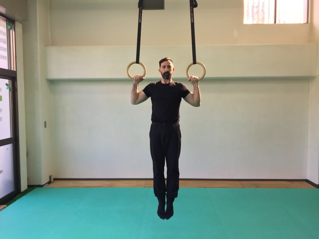 découvrez les différents types de pull-ups, des conseils pour améliorer votre technique et les bienfaits de cet exercice incontournable pour renforcer votre dos et vos bras. que vous soyez débutant ou expérimenté, trouvez des astuces et des variantes adaptées à votre niveau.